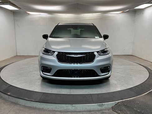 New 2026 Chrysler Pacifica Select image 8