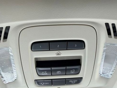 Used 2021 Buick Envision Avenir w/ Technology Package II FWD image 21