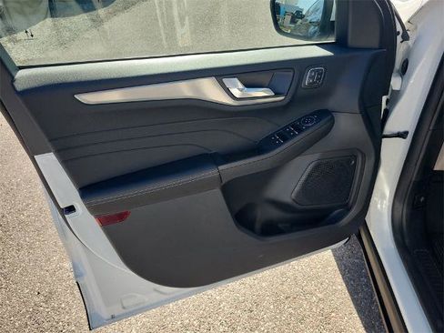 Certified 2022 Ford Escape Titanium image 21