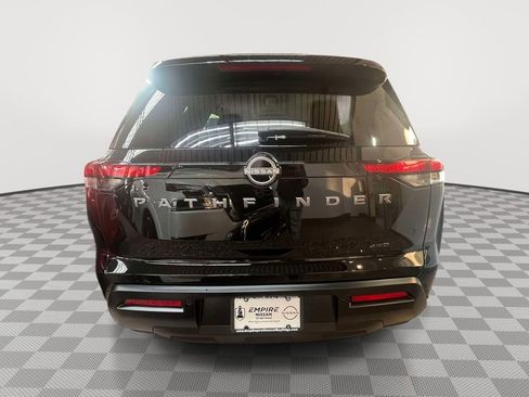 Used 2024 Nissan Pathfinder SV image 4