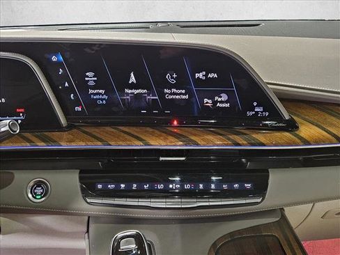 Used 2021 Cadillac Escalade ESV Premium Luxury Platinum image 18