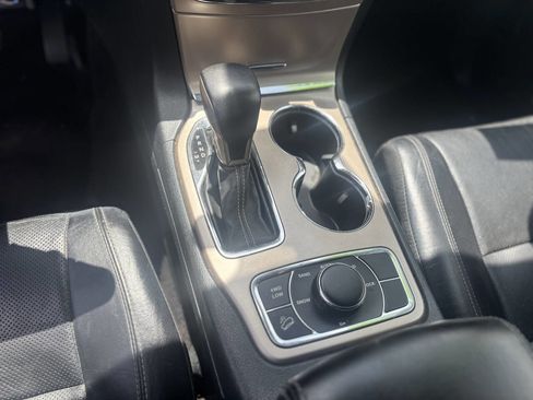 Used 2017 Jeep Grand Cherokee Limited w/ Luxury Group II AWD/4WD image 16