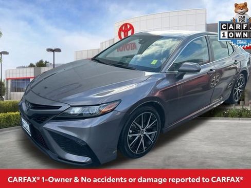 Used 2023 Toyota Camry SE image 2