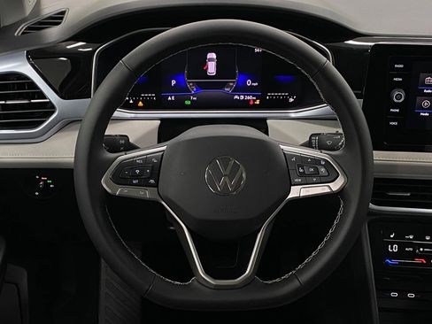 New 2025 Volkswagen Taos SE image 13