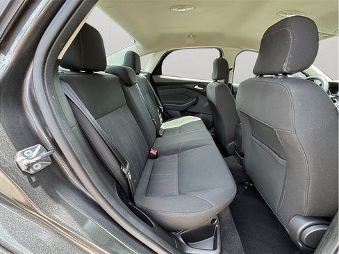 Used 2018 Ford Focus SE FWD image 29
