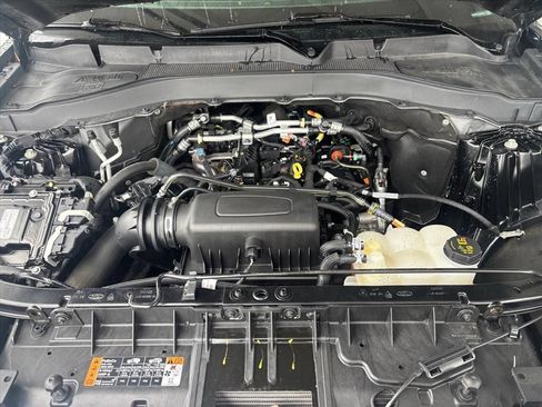 Used 2022 Ford Explorer XLT w/ Equipment Group 202A AWD/4WD image 29