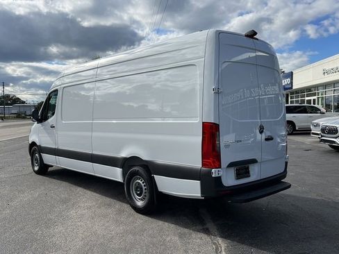 Used 2024 Mercedes-Benz Sprinter 2500 image 3