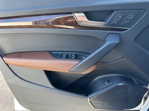 Used 2020 Audi Q5 2.0T Premium w/ Convenience Package image 25