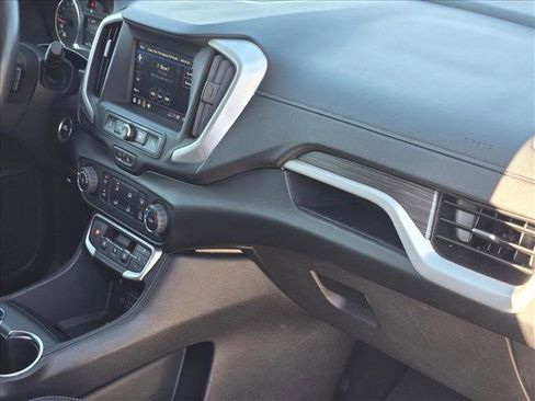 Used 2024 GMC Terrain SLE image 19