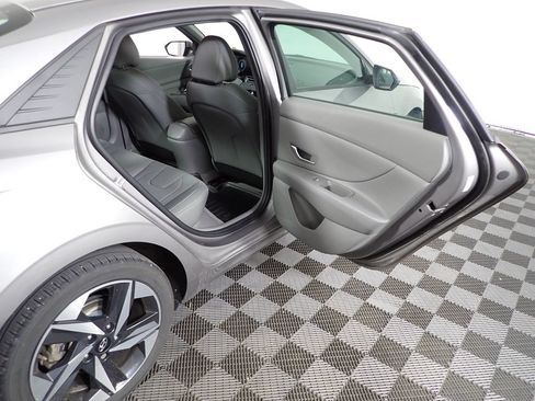 Used 2023 Hyundai Elantra SEL w/ Convenience Package FWD image 33