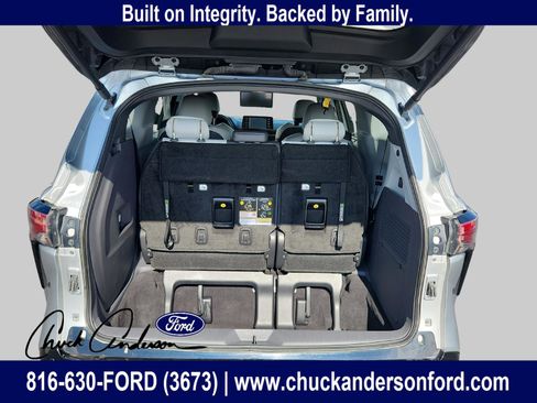 Used 2023 Toyota Sienna XSE w/ XSE Plus Package image 29