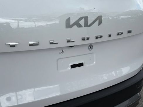 Used 2022 Kia Telluride EX w/ EX Premium Package FWD image 9