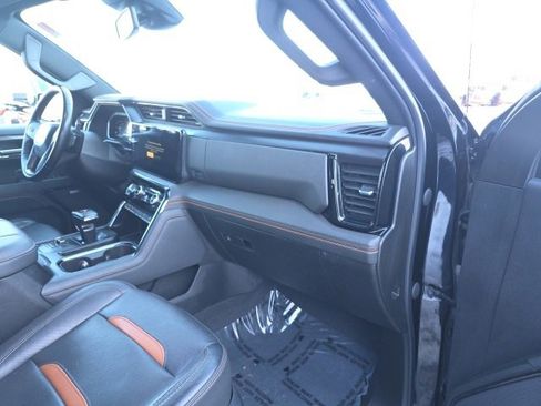 Used 2023 GMC Sierra 1500 AT4 w/ AT4 Preferred Package image 11