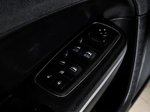 Used 2019 Chrysler 300 S image 46