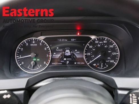 Used 2023 Nissan Pathfinder S AWD/4WD image 16