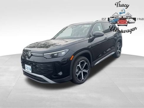 New 2025 Volkswagen Tiguan SE image 3