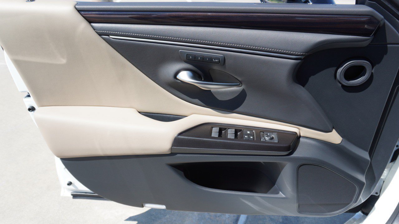 Used 2019 Lexus ES 350 w/ Premium Package FWD image 21