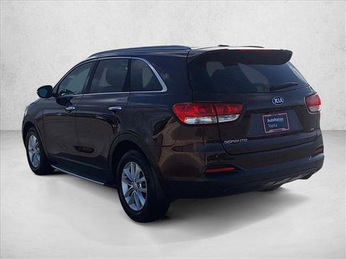 Used 2016 Kia Sorento LX w/ LX Convenience Package image 7