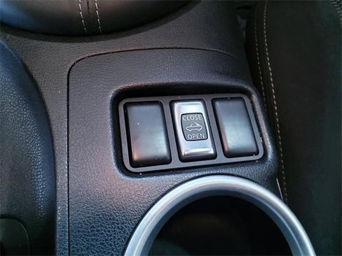 Certified 2017 Nissan 370Z Roadster image 13