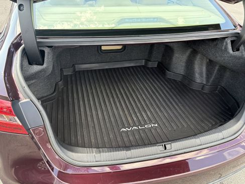 Used 2018 Toyota Avalon Limited w/ All Weather Liner Package FWD image 8