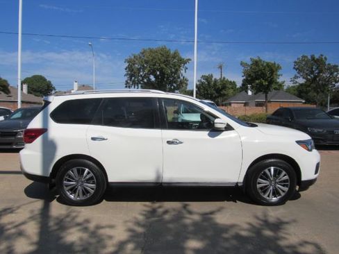 Used 2020 Nissan Pathfinder SV image 5