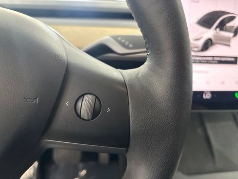 Used 2021 Tesla Model Y Long Range AWD/4WD image 18