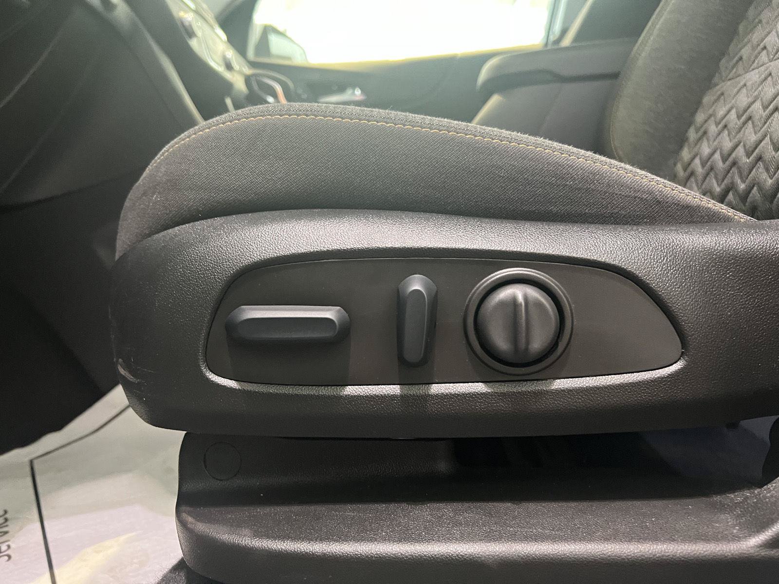Used 2023 Chevrolet Equinox LT w/ LPO, Floor Liner Package AWD/4WD image 38