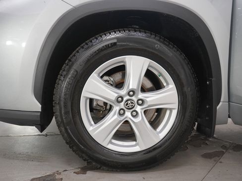 Used 2023 Toyota Highlander LE image 31