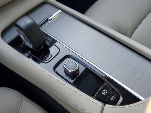 Certified 2024 Volvo XC90 B5 Core w/ Protection Package Premier image 26