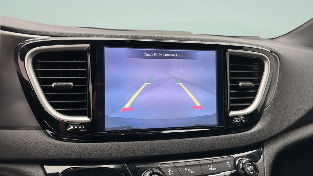 Used 2026 Chrysler Pacifica Select FWD image 17