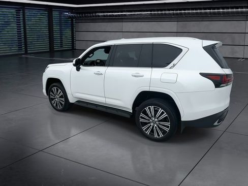 Used 2023 Lexus LX 600 4WD w/ Accessory Package (Z1) image 6