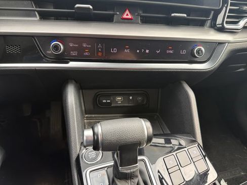 Used 2024 Kia Sportage EX AWD/4WD image 16