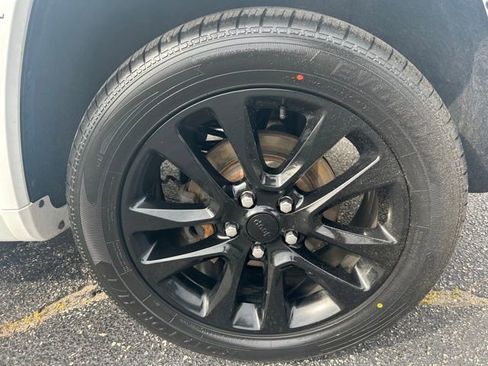 Used 2019 Jeep Grand Cherokee Altitude image 6