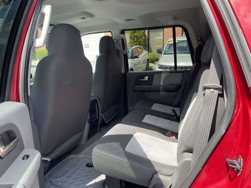 Used 2004 Ford Expedition XLT RWD image 3