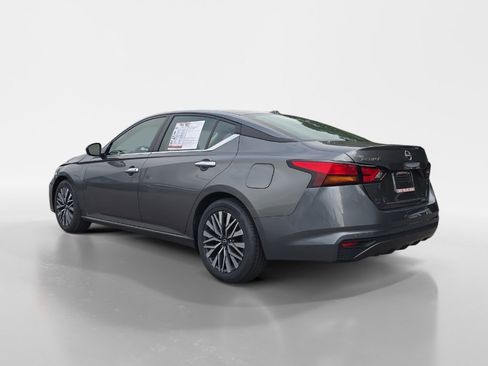 Used 2023 Nissan Altima 2.5 SV image 3