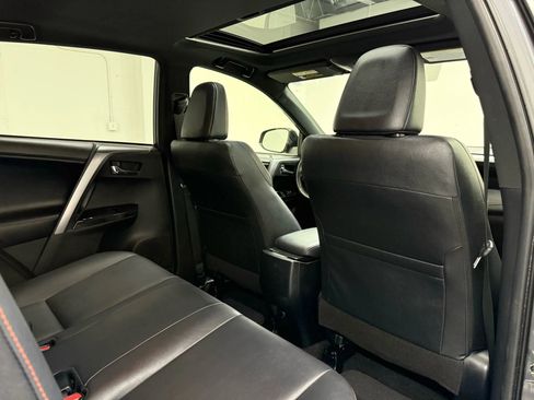 Used 2017 Toyota RAV4 SE image 34