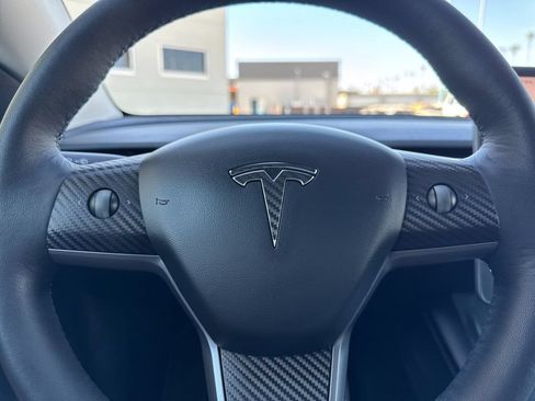 Used 2022 Tesla Model Y Long Range AWD/4WD image 21