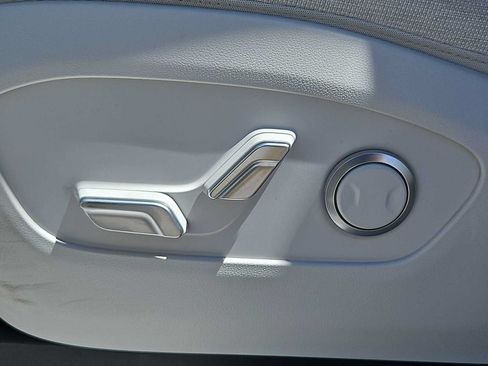 Certified 2026 Hyundai Ioniq 9 SE AWD/4WD image 17