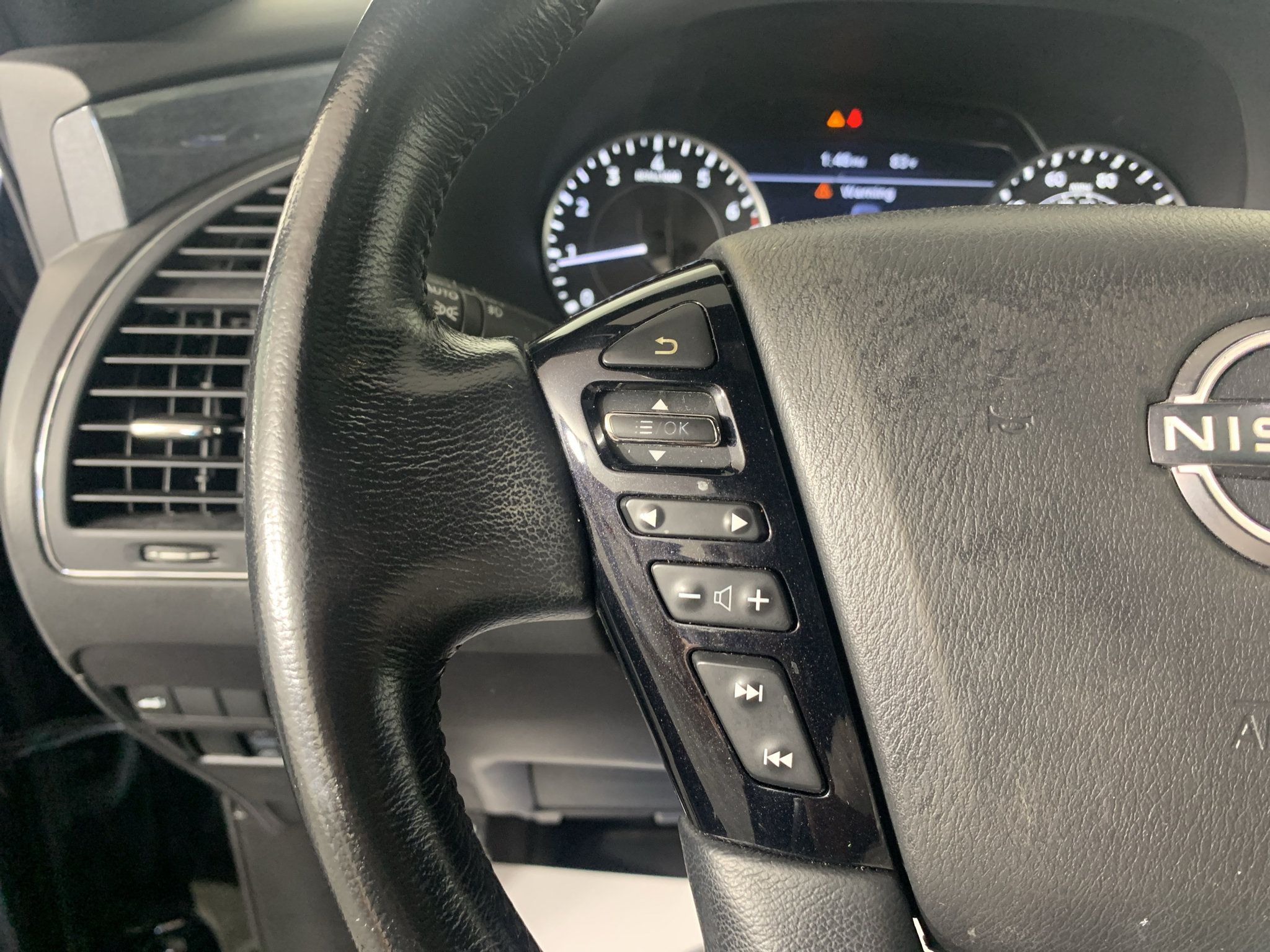 Used 2022 Nissan Armada SL w/ Midnight Edition Package RWD image 17