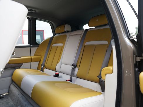 Used 2025 Rolls-Royce Cullinan AWD/4WD image 24