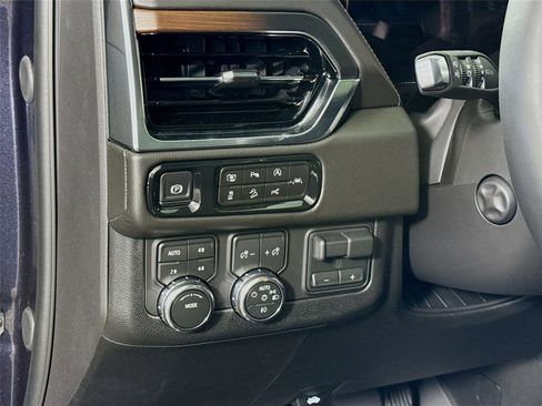 New 2026 GMC Yukon XL Denali w/ Denali Reserve Package AWD/4WD image 4