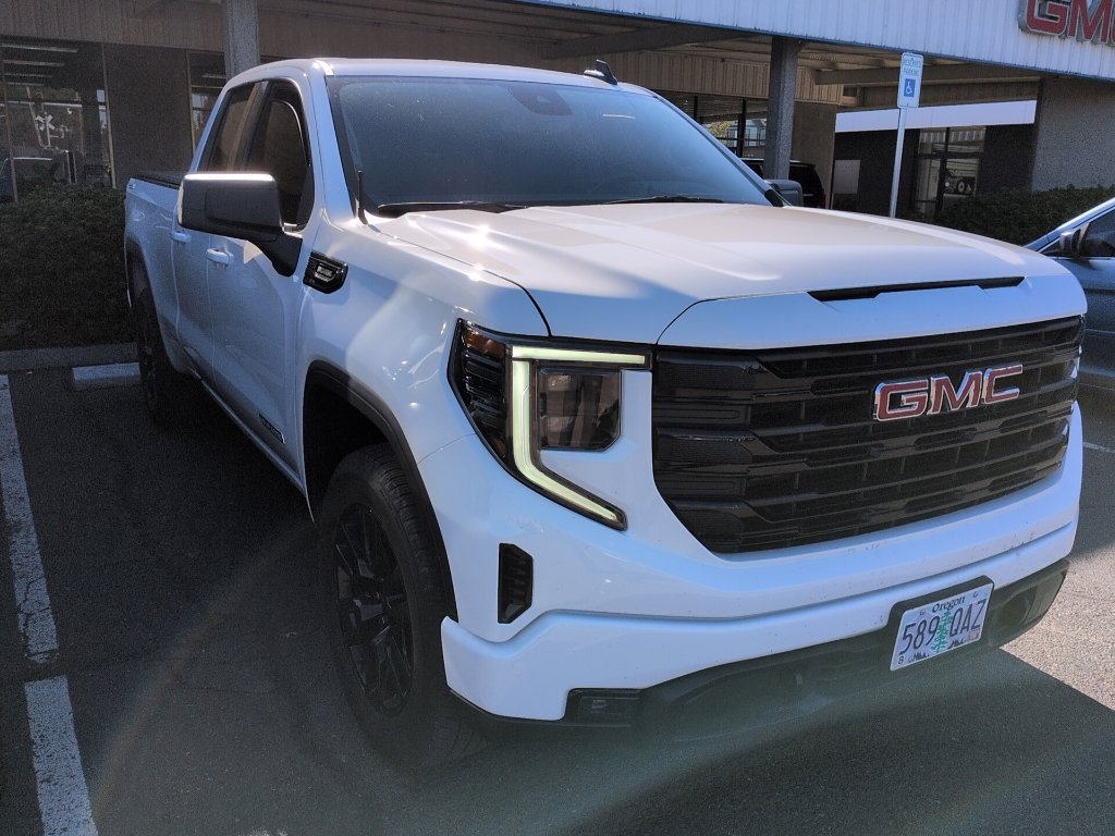 Used 2025 GMC Sierra 1500 Elevation AWD/4WD image 1