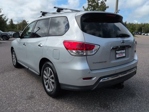 Used 2016 Nissan Pathfinder SV FWD image 4