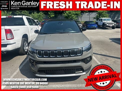 Used 2024 Jeep Compass Limited AWD/4WD image 2