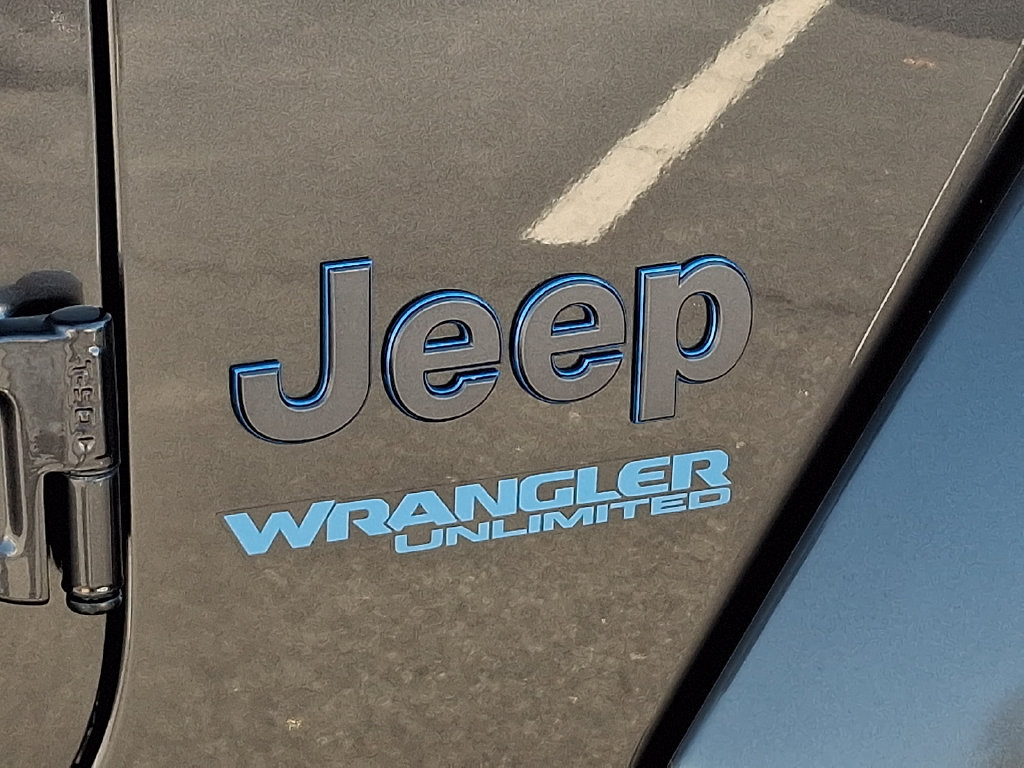 Used 2022 Jeep Wrangler Unlimited Sahara w/ Cold Weather Group AWD/4WD image 30