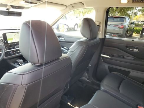 Used 2024 Nissan Pathfinder SL image 13