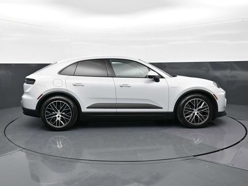 New 2026 Porsche Macan 4 Electric image 33