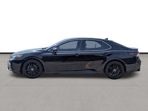 Used 2022 Toyota Camry XSE FWD image 8