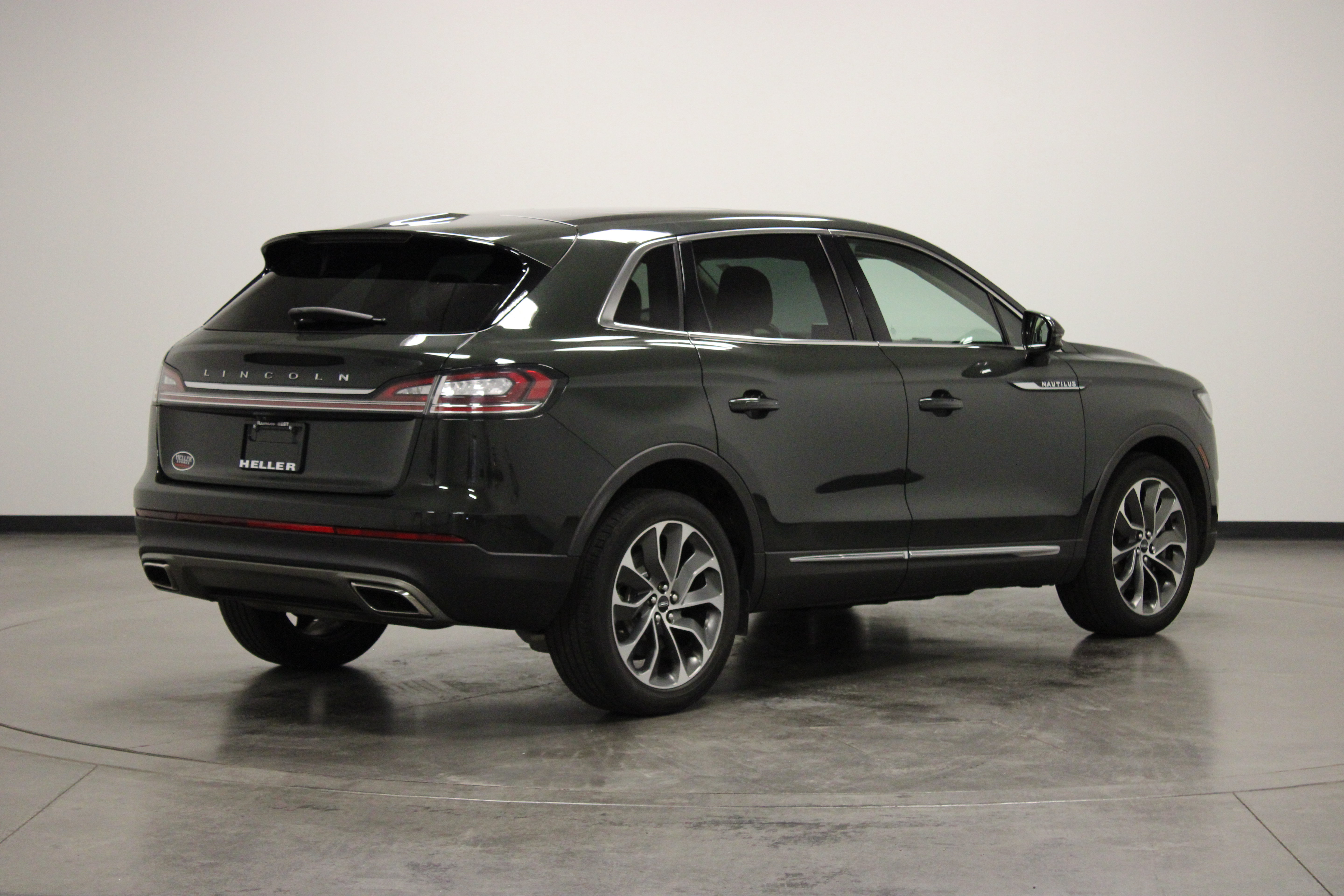Used 2022 Lincoln Nautilus Reserve AWD/4WD image 8