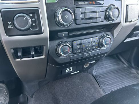 Used 2017 Ford F250 Lariat w/ Chrome Package AWD/4WD image 28